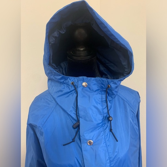 Campmor brand vintage Women's Hooded Jacket - Picture 8 of 15